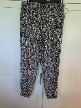 Express Black & White Printed Pull-On Pants